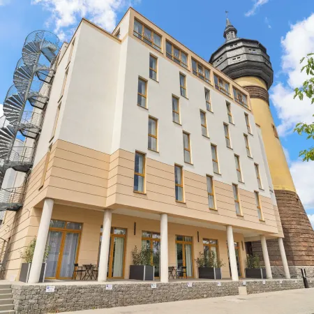 Tower Hotel Frankfurt Отели рядом с достопримечательностью «Редельхайм»