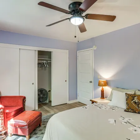 Walk to Downtown Chico! Tree-lined Apt w/ Deck