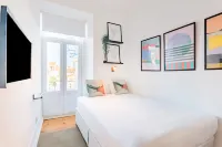 Bright Double, AC   Shared Bathroom | Saldanha - Condos