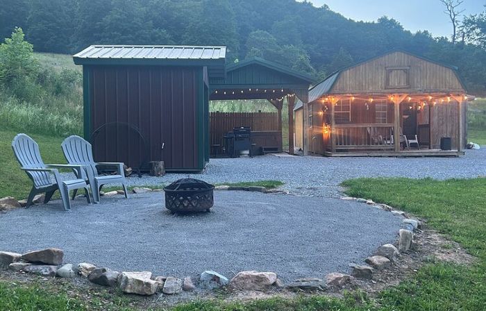 Cozy Tiny Cabin with Hot Tub, 3 Minutes to Seneca Rocks Park Entrance