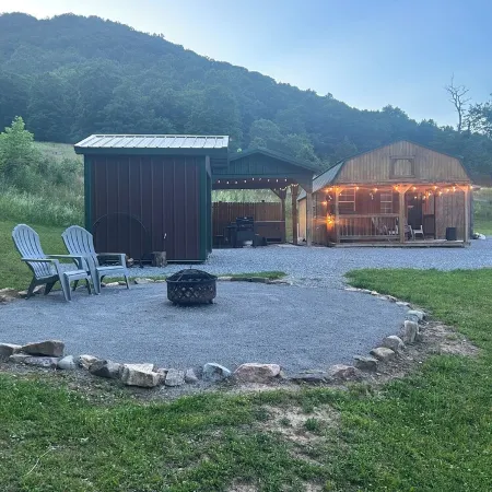 Cozy Tiny Cabin with Hot Tub, 3 Minutes to Seneca Rocks Park Entrance