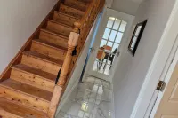 Townhouse Sleeps 8 - Garden, Wifi, Free Parking - 2-Star
