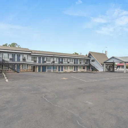 Pine Tree Inn