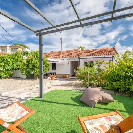 GuestReady - Quaint house with Patio