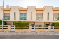 Charming Holiday House with Stunning Views in Albufeira - บังกะโล