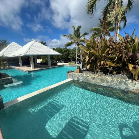 Corner Suite "Glass House on the Sea" Modern Luxury on Sapphire Beach