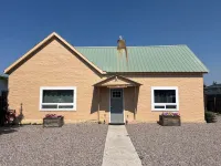 Montana House: 2 bedroom, 1 loft, 1 BR historic railroad house in Lima, Montana - 2つ星