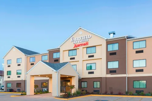 Fairfield Inn & Suites Galesburg - parking
