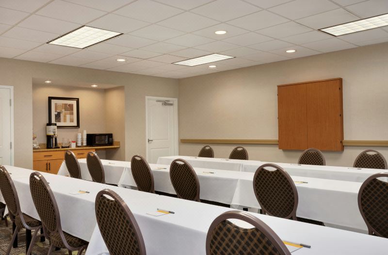 Hampton Inn St. Louis-Columbia photo 3