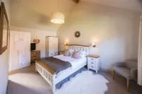 臨河美麗別墅，配有私人熱水浴缸(Beautiful river fronted house with private hot tub) - 別墅