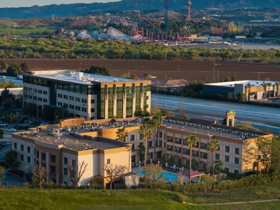 Courtyard Santa Clarita Valencia