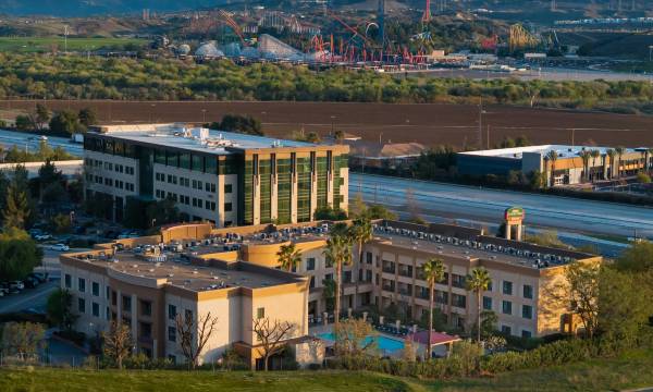 Courtyard Santa Clarita Valencia