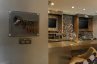 DoubleTree by Hilton Evansville - bar