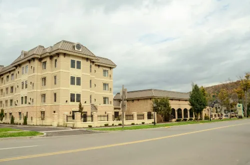 Penn Wells Hotel - 3-Star