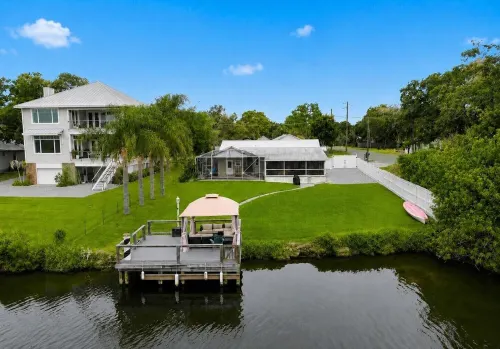 Palms Paradise. Pool. Waterfront. Near Space Coast Beaches. - Wifi