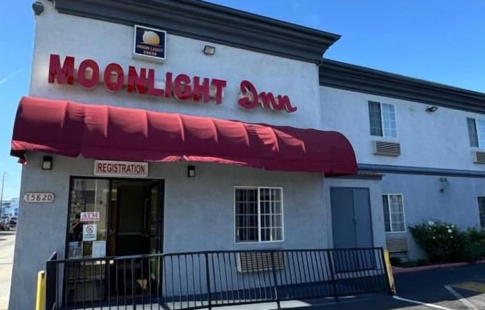 Moonlight Inn