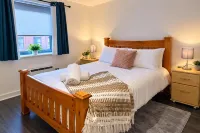 1-Bed - Sleeps 4 - Parking - Central Location - Apartments