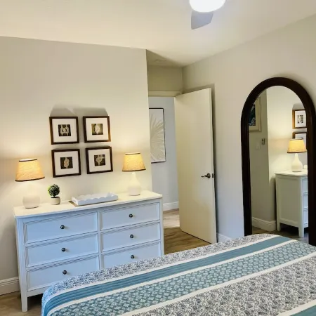 NEW COMPLETE REMODEL, MELBOURNE HARBOUR VIEWS