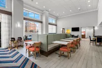 Hampton Inn & Suites Charlotte-Airport - 2-Star