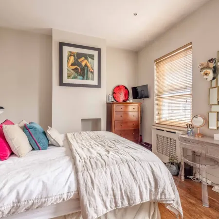Stylish 2 Bed House -Private Garden By Tempstay