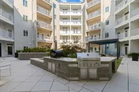 Landing Stunning Studio, Courtyard, Gym - 4-Star