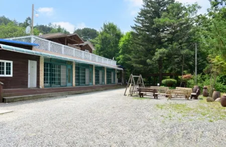 Chuncheon Aisan Tennis Pension Отели рядом с достопримечательностью «Jade Garden»