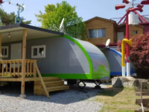 Baramheunjeok Glamping Caravan 陝川郡酒店