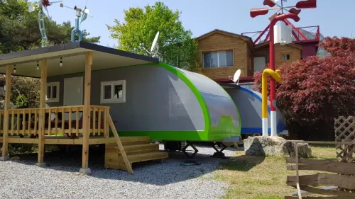 Baramheunjeok Glamping Caravan