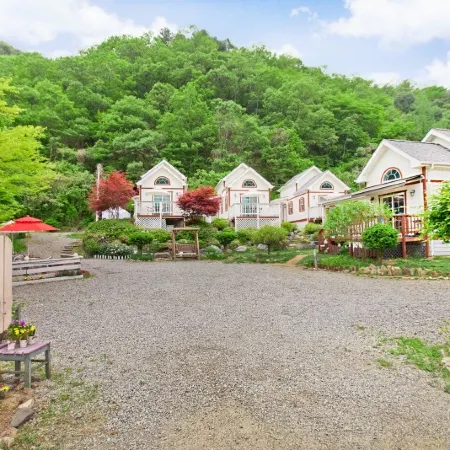 Chuncheon (Nami Island) Sernitity Pension (Private House, Spa, Couple)