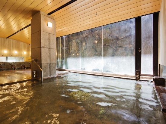 広島文化学園hbgホール 雨天 開場20分前 広島市中区加古町 広島市文化交流会館 1階ロビー 写真共有サイト フォト蔵