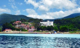 Tongyeong Beach Castle Hotel