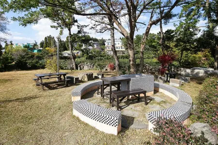 Jeju Cheonjaeyeon Recreation Pension Отели рядом с достопримечательностью «Bonte Museum»