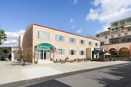 Jeju Cheonjaeyeon Recreation Pension Отели рядом с достопримечательностью «Bonte Museum»