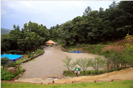 Anseong Supsok Village Pension Отели рядом с достопримечательностью «럭셔리 안성 M 글램핑카라반»