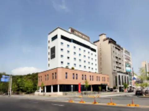 โรงแรมคราวน์ ชางวอน โรงแรมในชางวอน