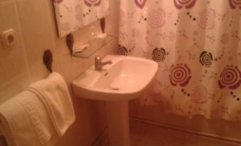 Hostal Restaurante Los Bronces - Housity