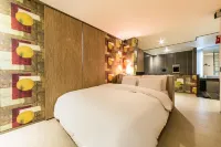 HillHouse Hotel - parking