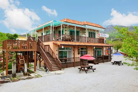 Yeongju Buseoksa Maple Pension Отели рядом с достопримечательностью «Buseoksa Temple»