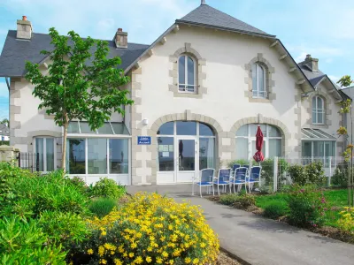 Domaines des Roches Jaunes Hotels near Pointe du Diben