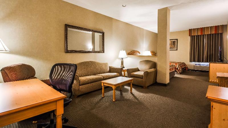 Best Western Plus Revere Inn & Suites