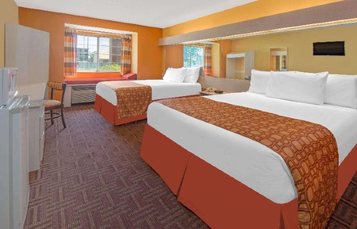Longhorn Inn & Suites