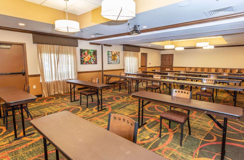 La Quinta Inn & Suites by Wyndham Bentonville photo 5