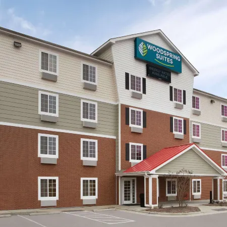 WoodSpring Suites Raleigh Northeast Wake Forest Отели рядом с достопримечательностью «Торговый центр Triangle Town Center»