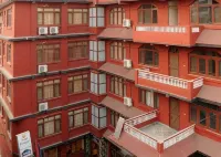 Hotel Brihaspati Отели в г. 