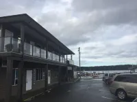 Sportsman's Inn on the Harbour Front