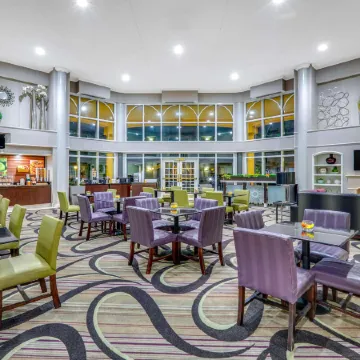 La Quinta Inn & Suites by Wyndham Dallas - Addison Galleria