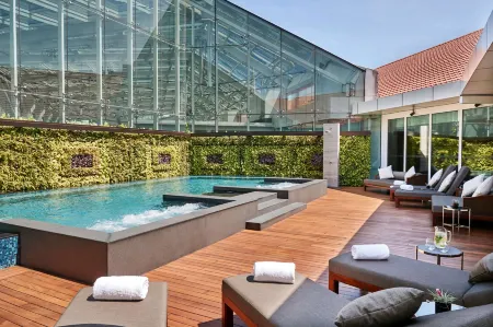 The Capitol Kempinski Hotel Singapore Отели рядом с достопримечательностью «Tua Peh Kong Temple»