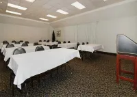 Greenstay Inn & Suites Court View