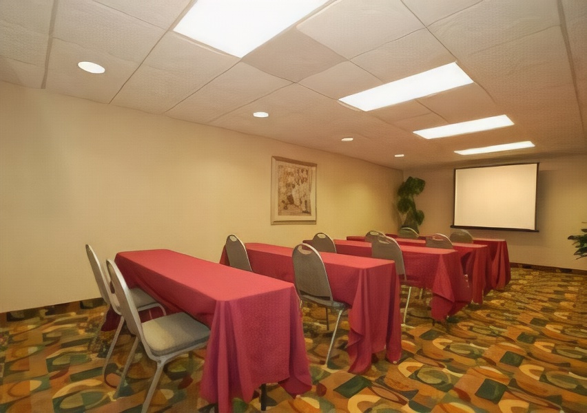 Comfort Suites Central / I-44