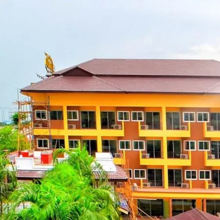 Thong Ta Resort and Spa Отели рядом с достопримечательностью «Ват Плуксаттха»